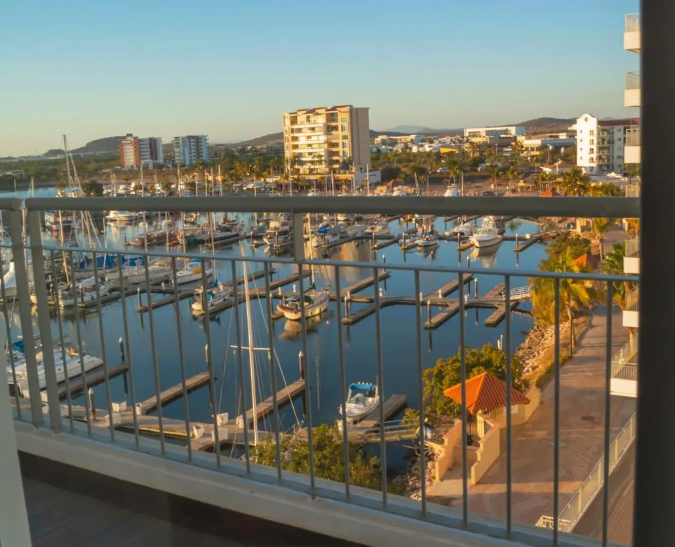 דירות מזטלן Frente A La Marina Y Super Vista By G P S Rentas